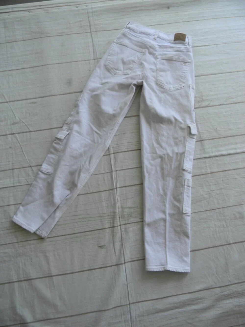 AMERICAN EAGLE OFF WHITE/BEIGE CARGO JEANS 000 SHORT